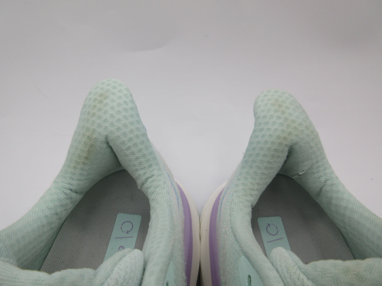 Used Hoka Clifton 9 Wide – Women’s Size 7.5