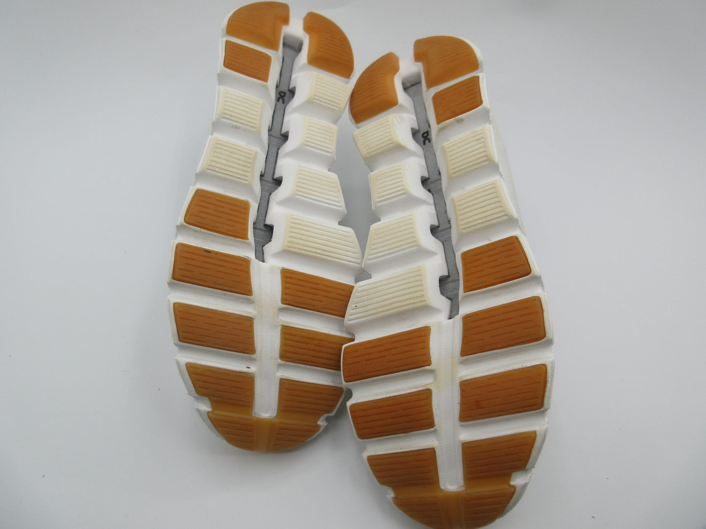 Used OnCloud Core Lifestyle Women's Shoes - Size 9