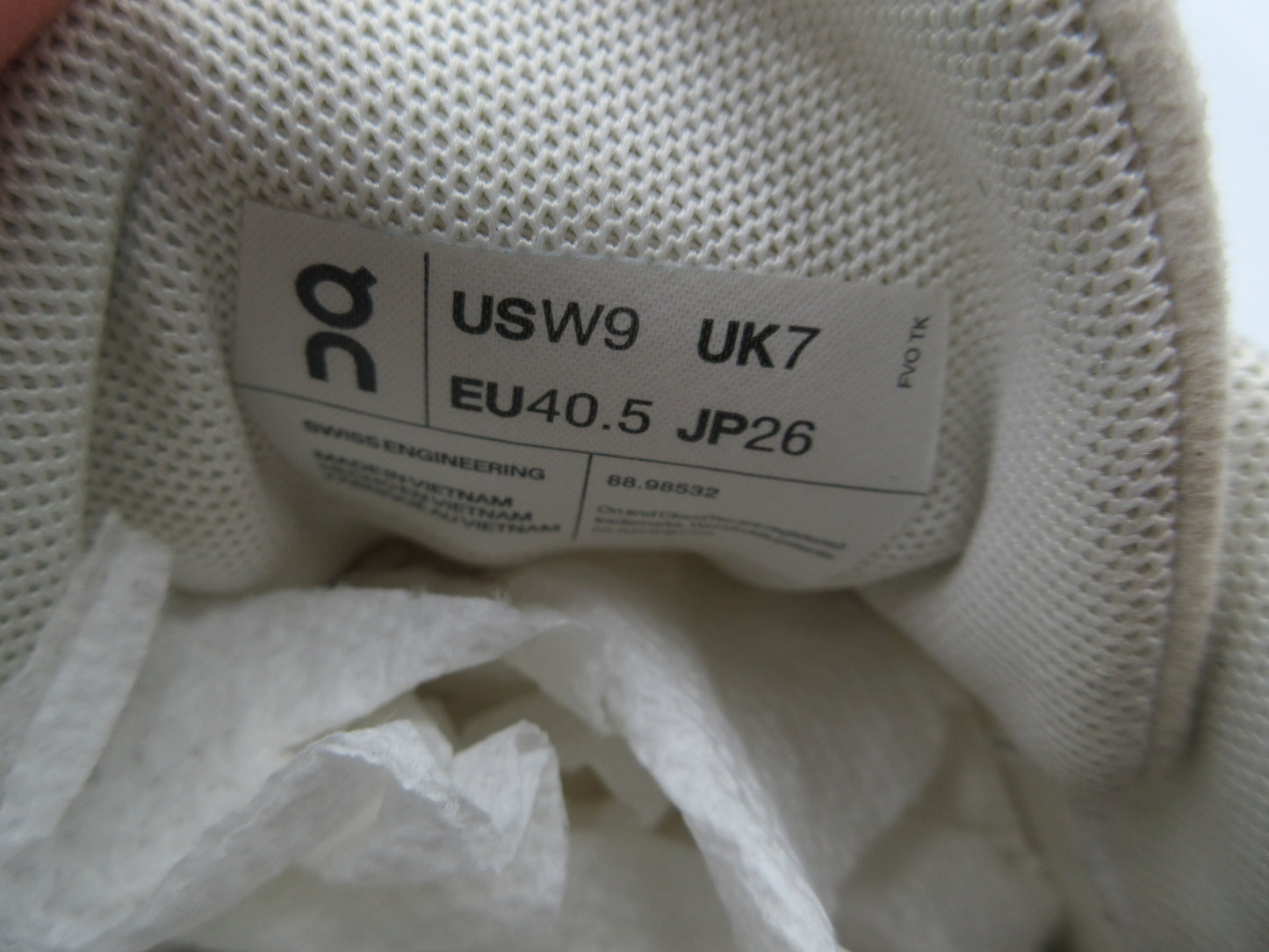 Used OnCloud Core Lifestyle Women's Shoes - Size 9