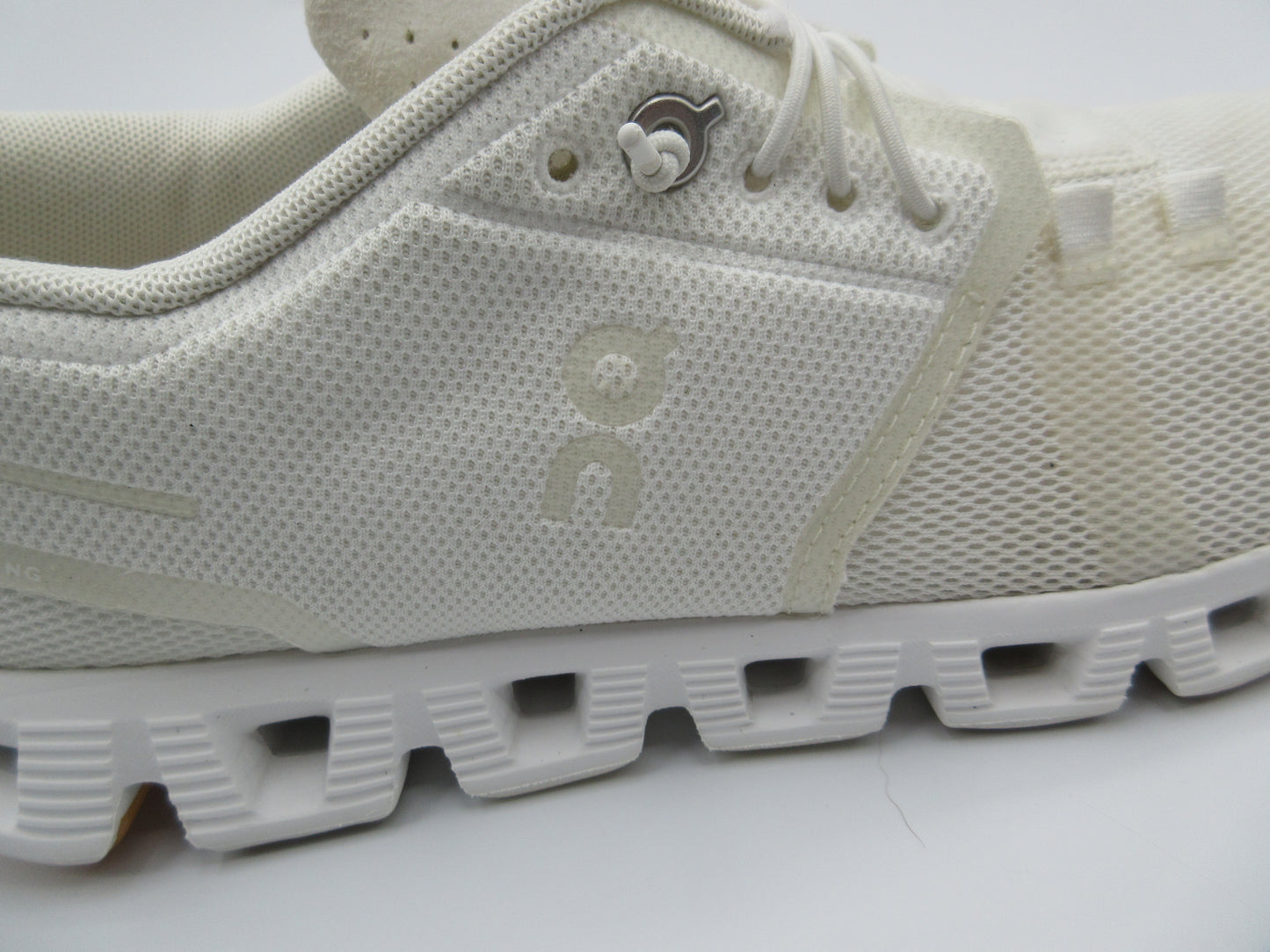 Used OnCloud Core Lifestyle Women's Shoes - Size 9