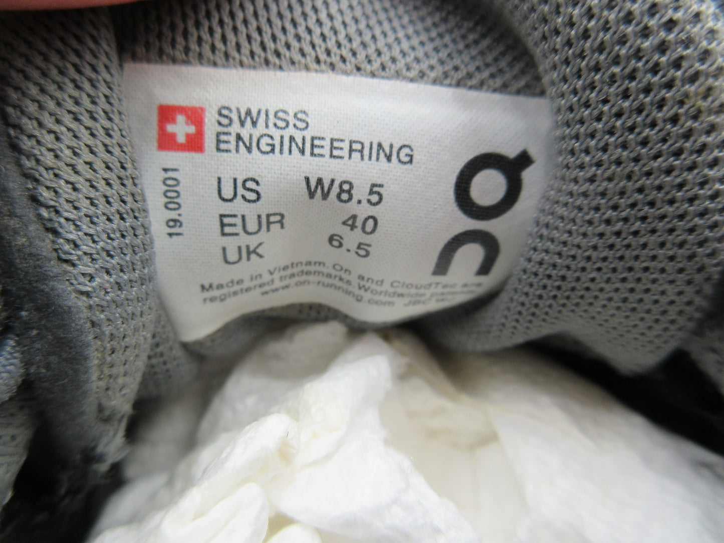Used On Cloud (Core Lifestyle) - Women’s Size 8.5 -