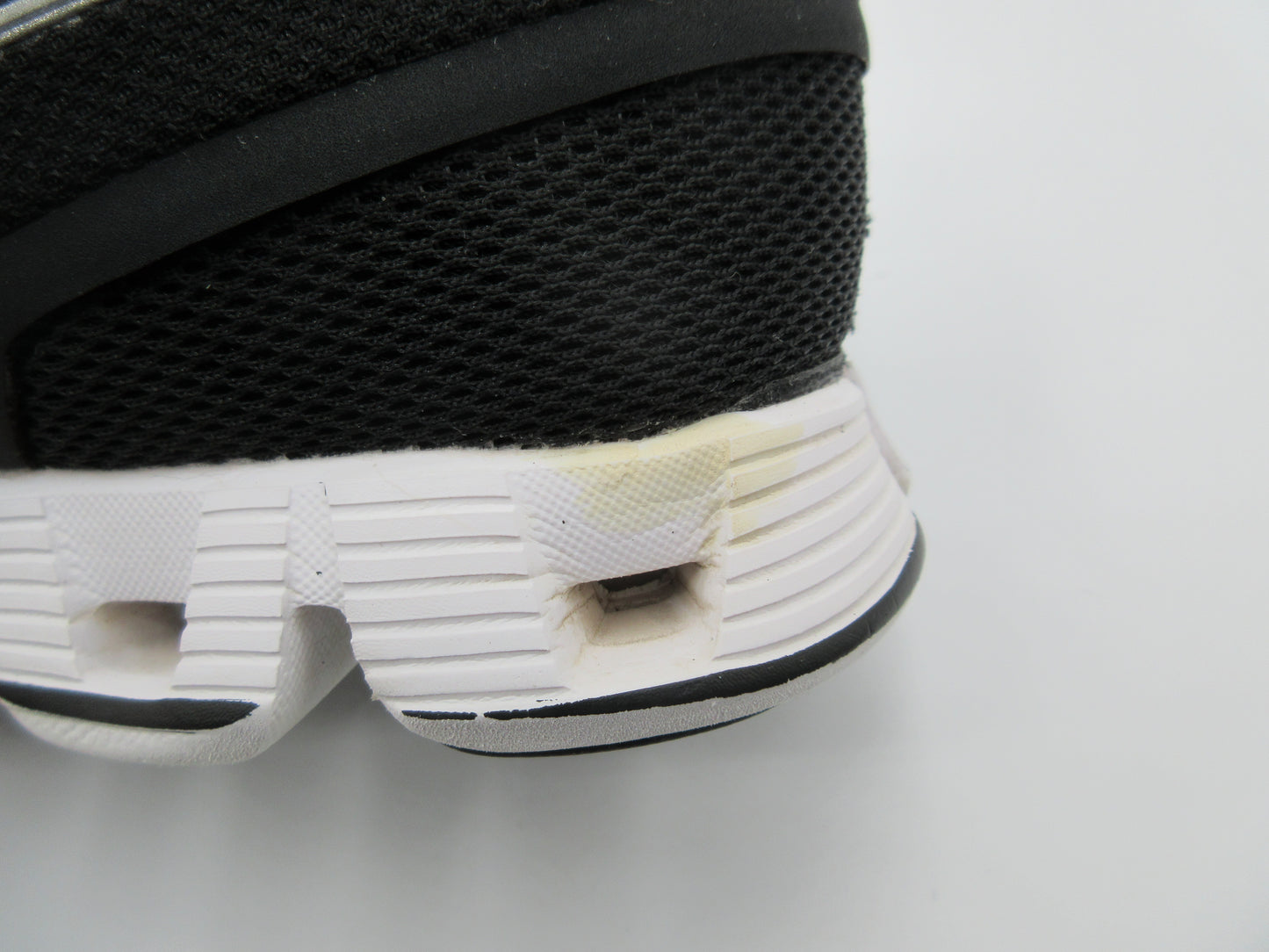 Used On Cloud (Core Lifestyle) - Women’s Size 8.5 -
