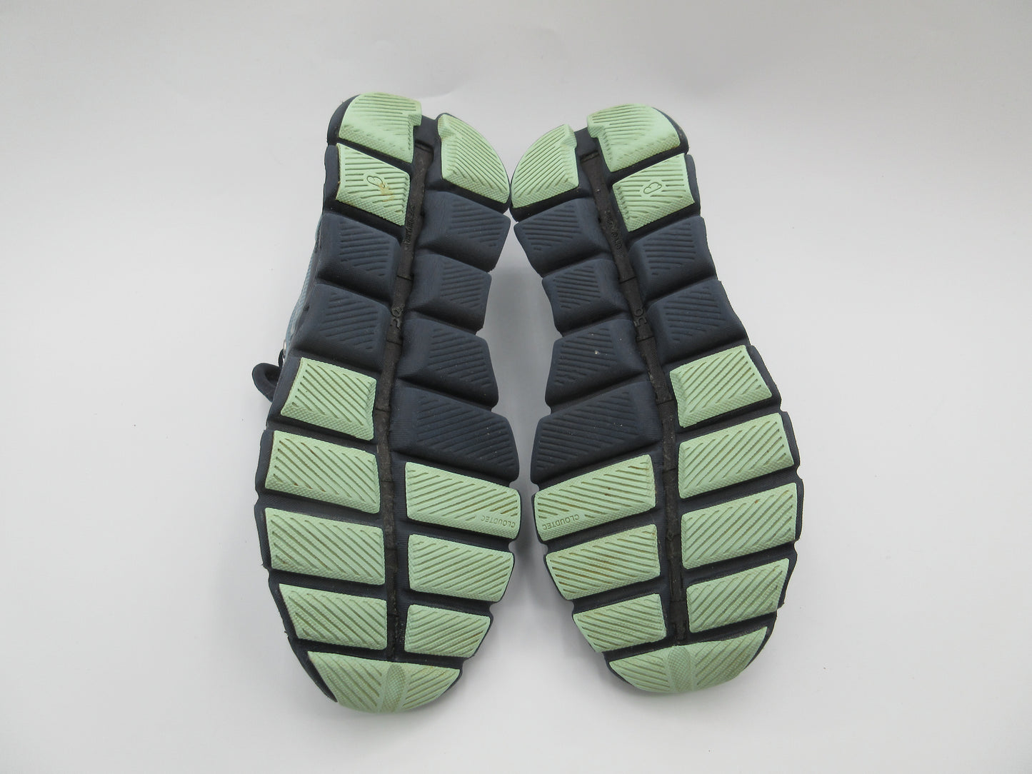 Used On Cloud X – Women’s Size 8.5