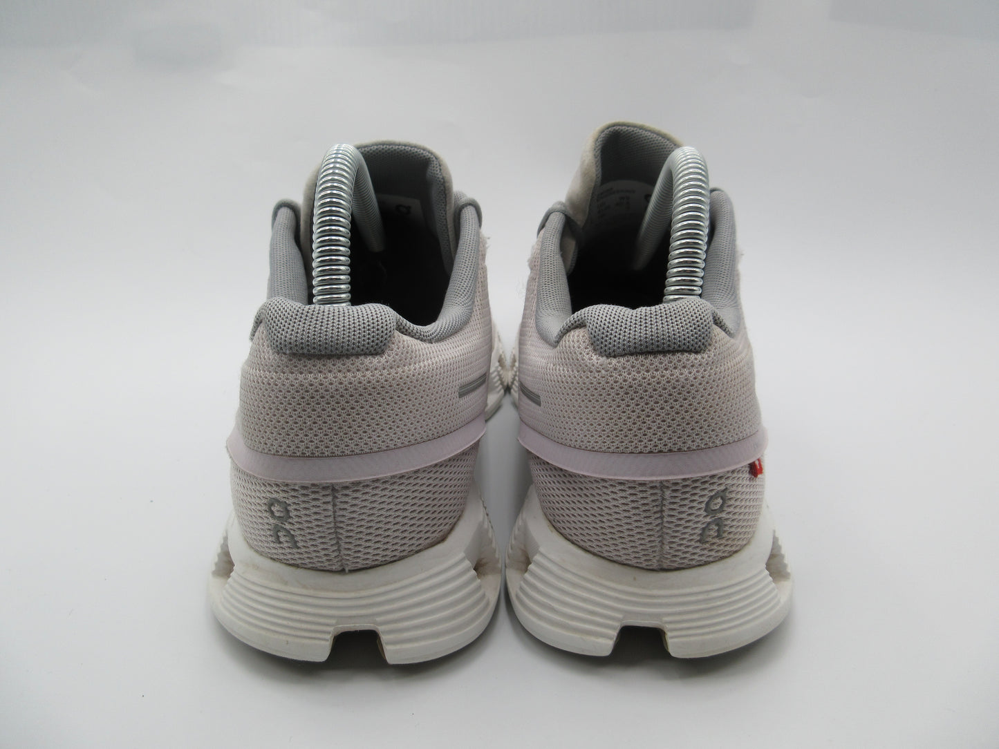 Used On Cloud 5 – Women’s Size 9