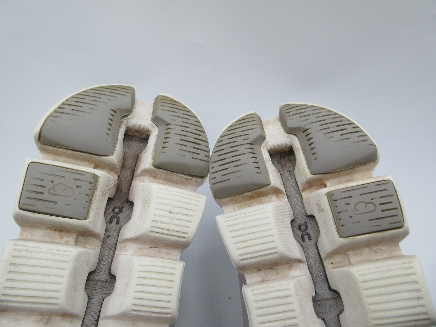 Used On Cloud 5 – Women’s Size 9