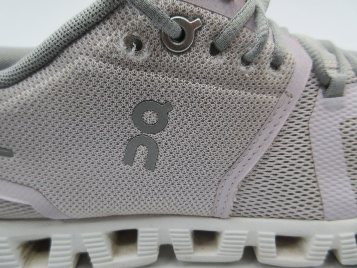 Used On Cloud 5 – Women’s Size 9