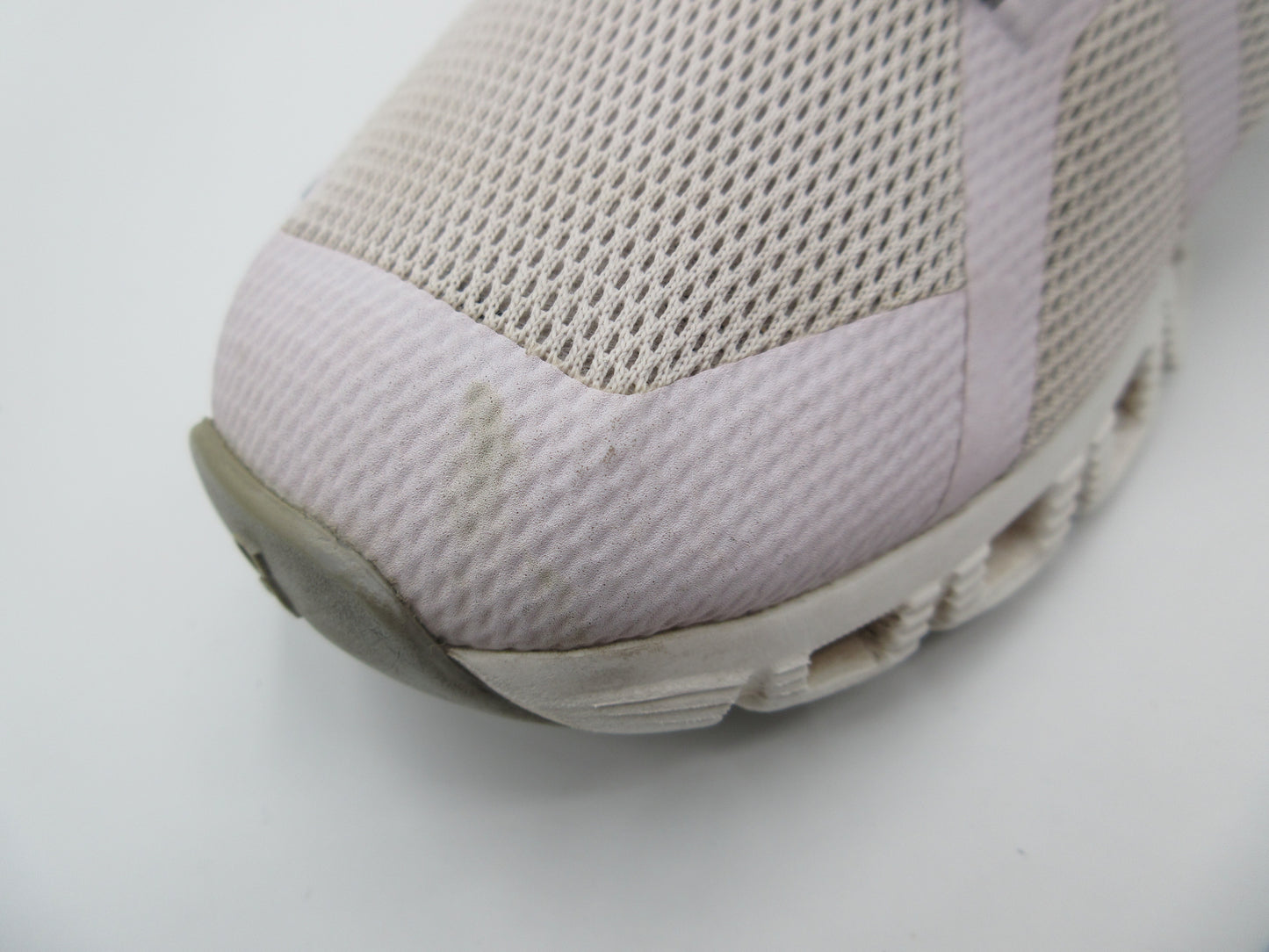Used On Cloud 5 – Women’s Size 9