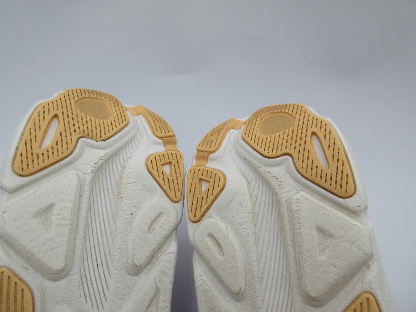Used Hoka Clifton 9 – Women’s Size 7.5