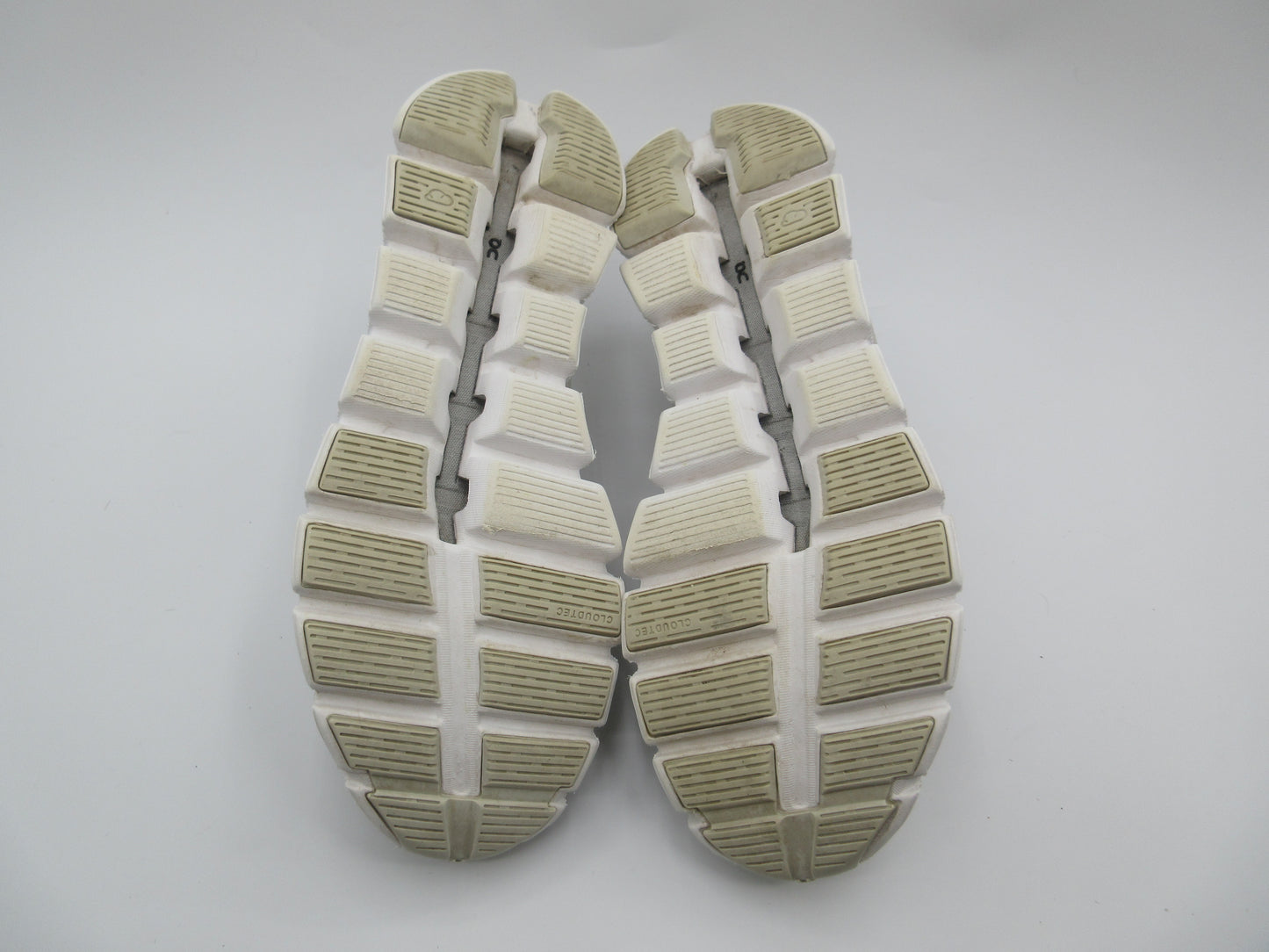 Used On Cloud 5 – Women’s Size 7.5