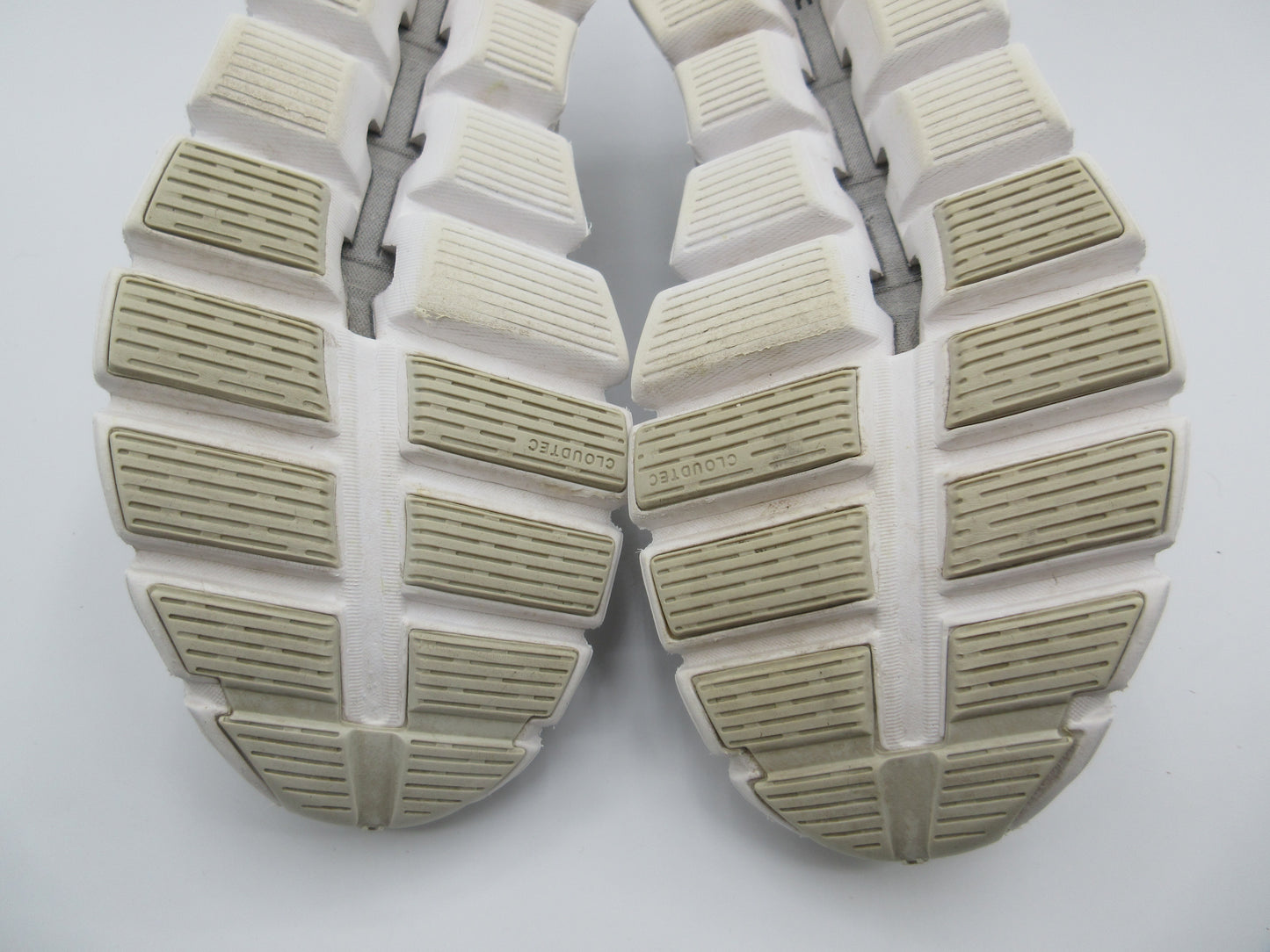 Used On Cloud 5 – Women’s Size 7.5